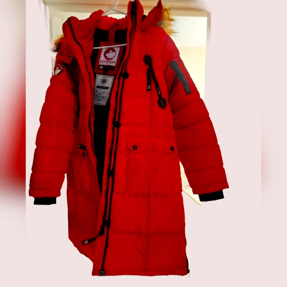 NWOT Canada Weather Fear Women size L Red